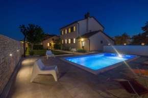 Wonderful villa Valbandon with private pool and sauna near the beach and Briuni Islands